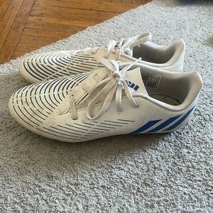 Size 5 Youth White Predator Unisex Soccer Cleats